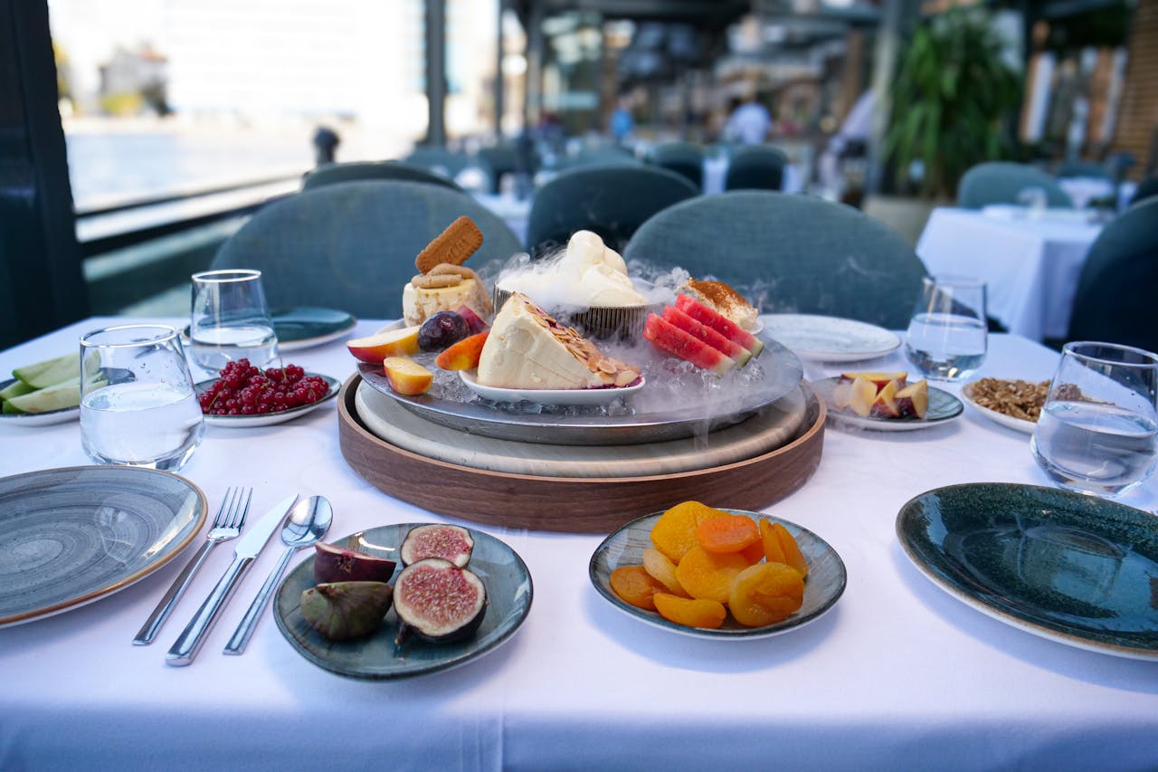 A beautiful fruit platter with diverse fruits served at a restaurant in Türkiye.